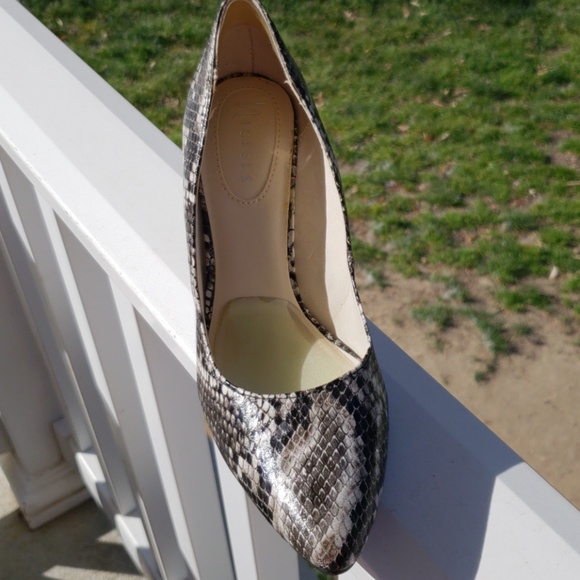 Nickles size 8 "dorothy black snake" heels - Picture 2 of 5